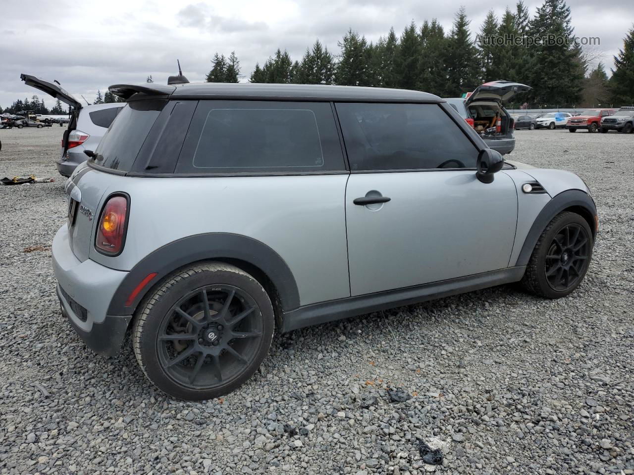 2007 Mini Cooper S Silver vin: WMWMF73517TL85025