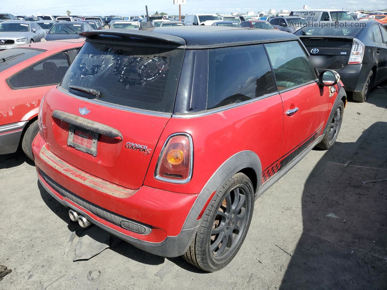 2007 Mini Cooper S Red vin: WMWMF73537TL87021