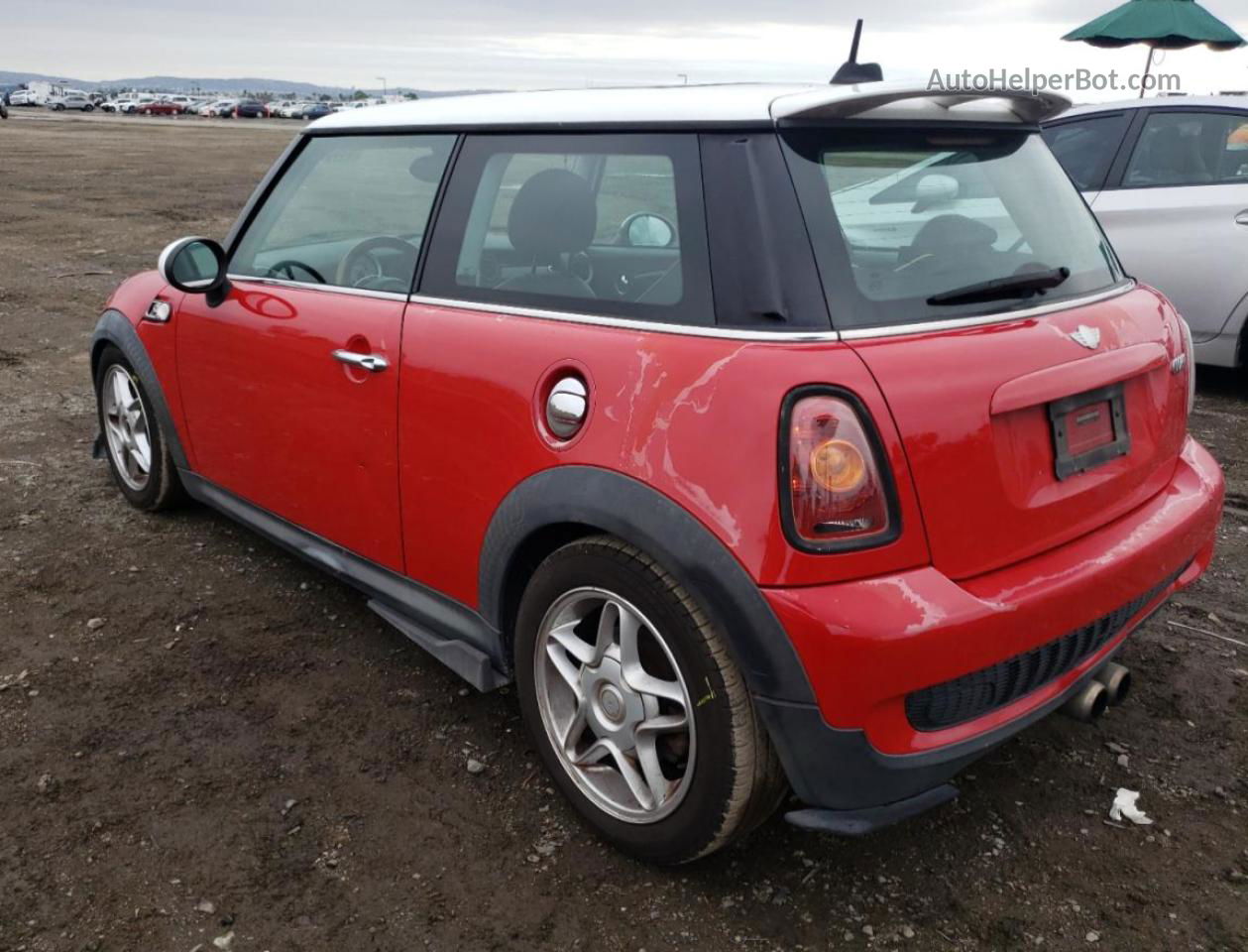 2007 Mini Cooper S Red vin: WMWMF73537TT80439