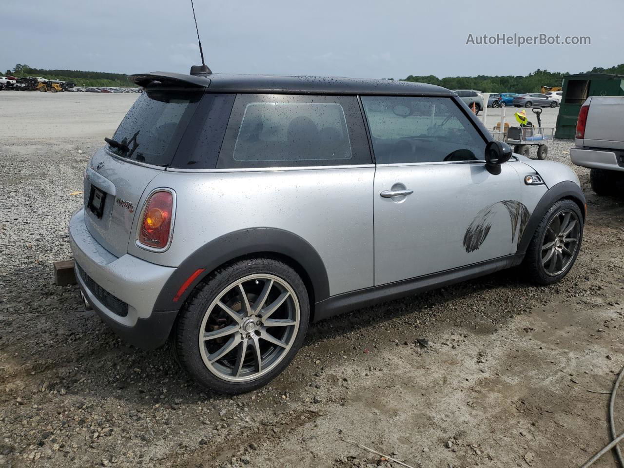 2007 Mini Cooper S Silver vin: WMWMF73547TT82524