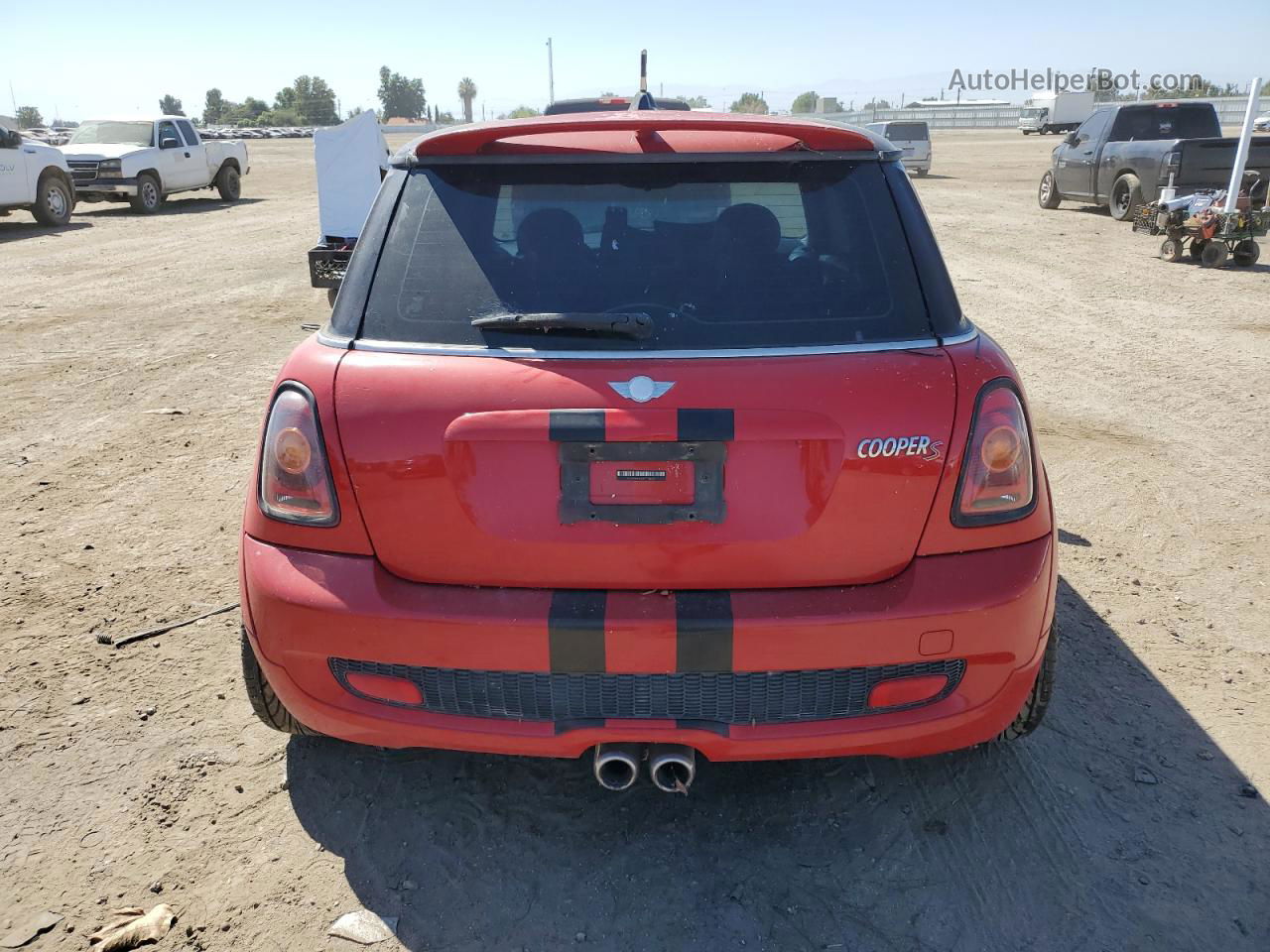 2007 Mini Cooper S Red vin: WMWMF73577TT82629