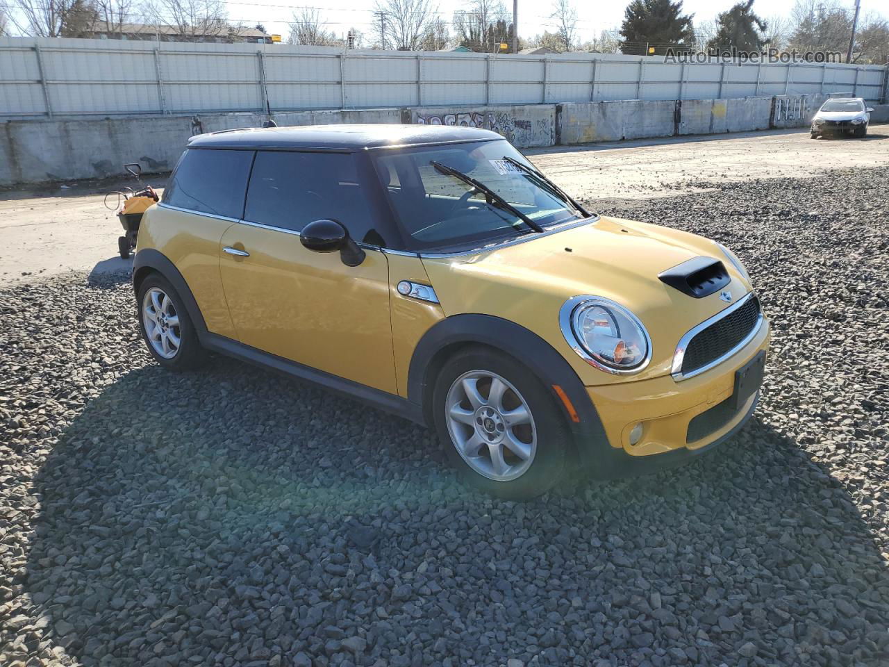 2007 Mini Cooper S Yellow vin: WMWMF73587TV30545