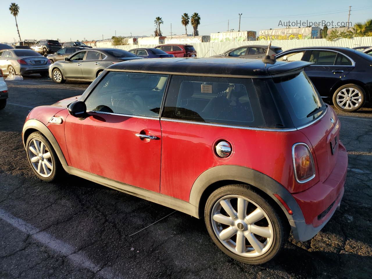 2007 Mini Cooper S Red vin: WMWMF73597TT82809