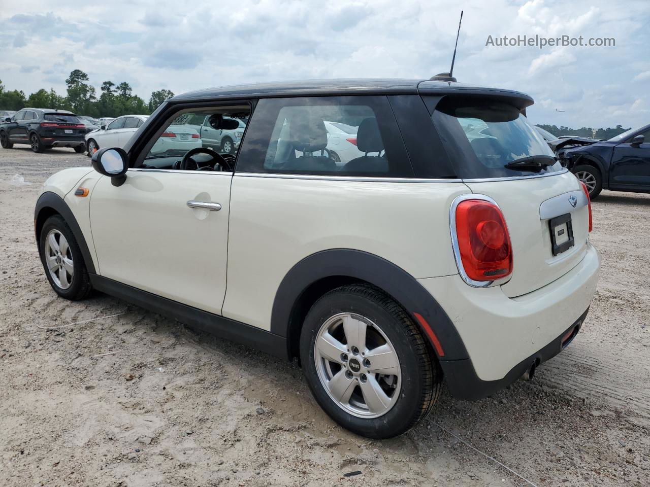 2015 Mini Cooper  White vin: WMWXM5C51F3A57595