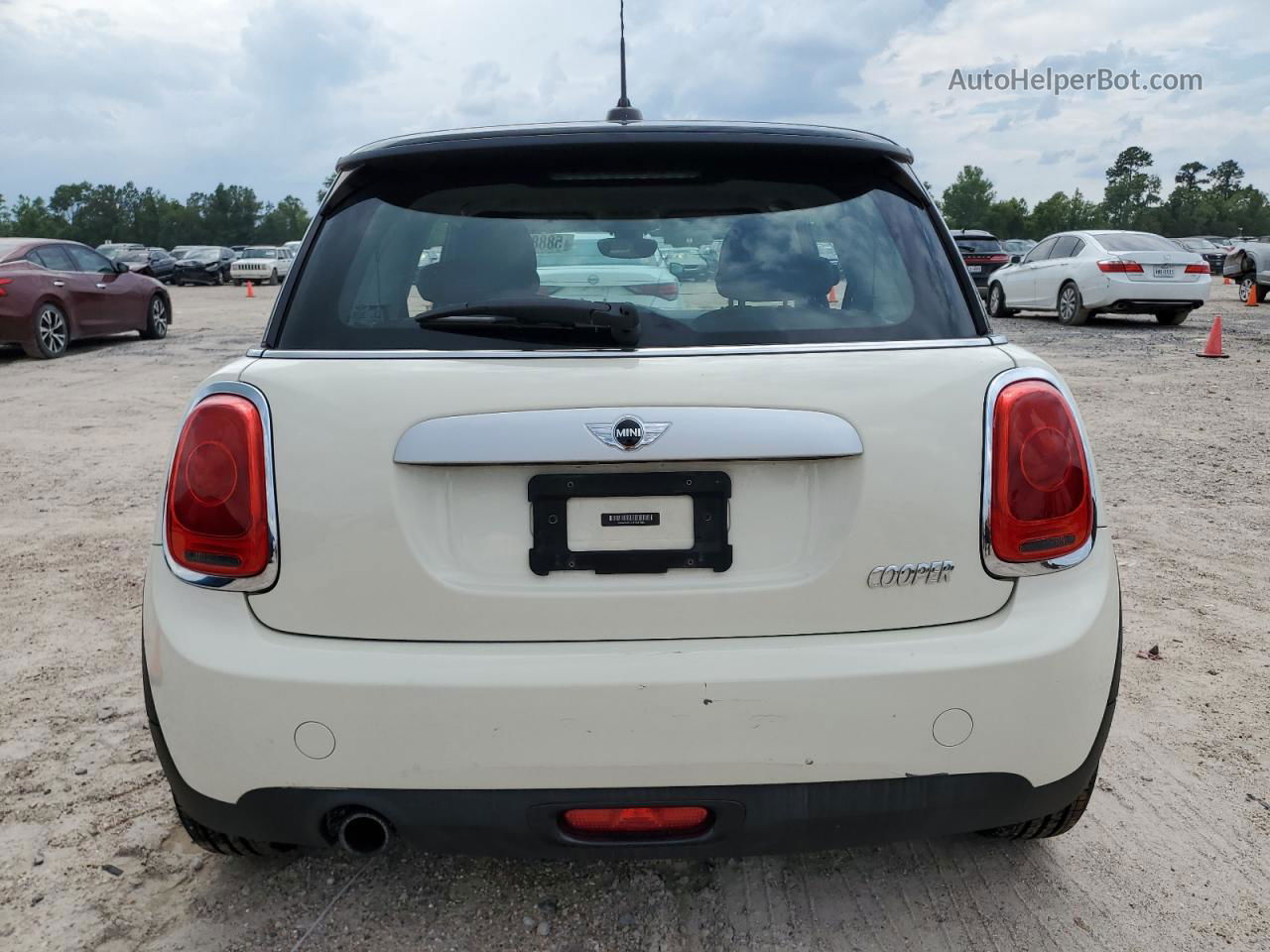 2015 Mini Cooper  White vin: WMWXM5C51F3A57595