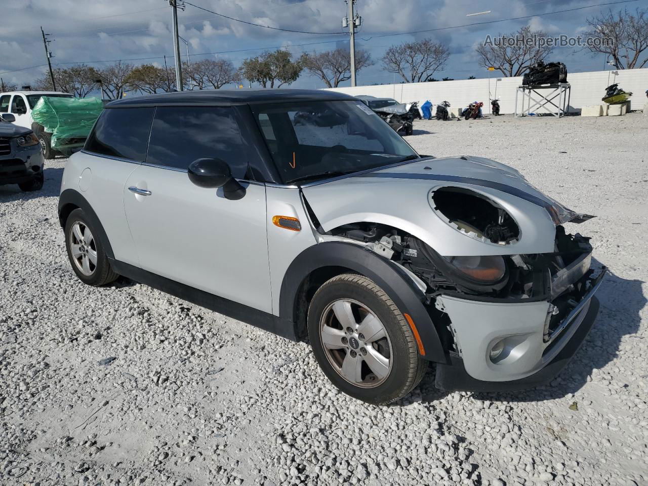 2015 Mini Cooper  Серебряный vin: WMWXM5C51F3B34546