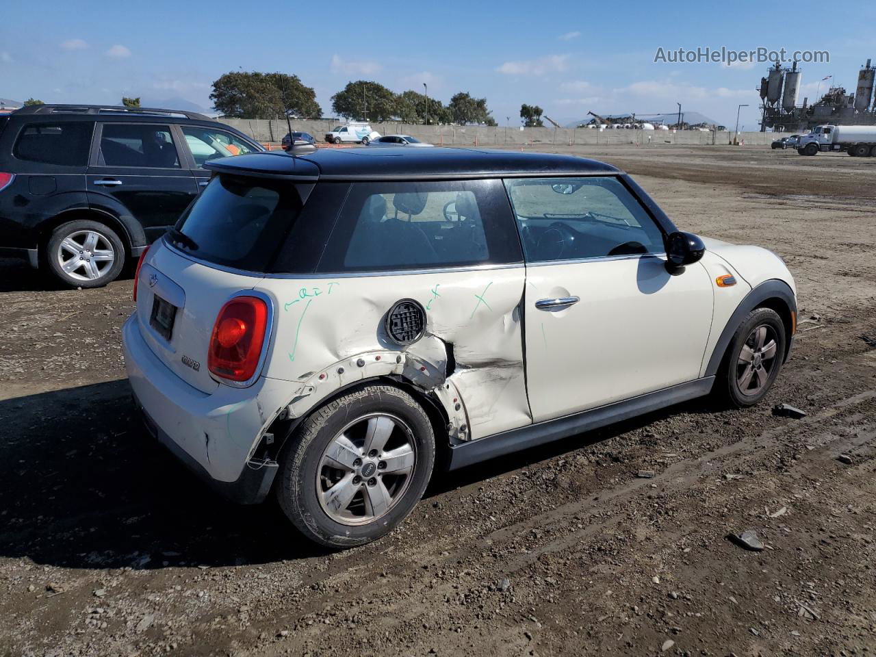 2015 Mini Cooper  White vin: WMWXM5C53F3A97211