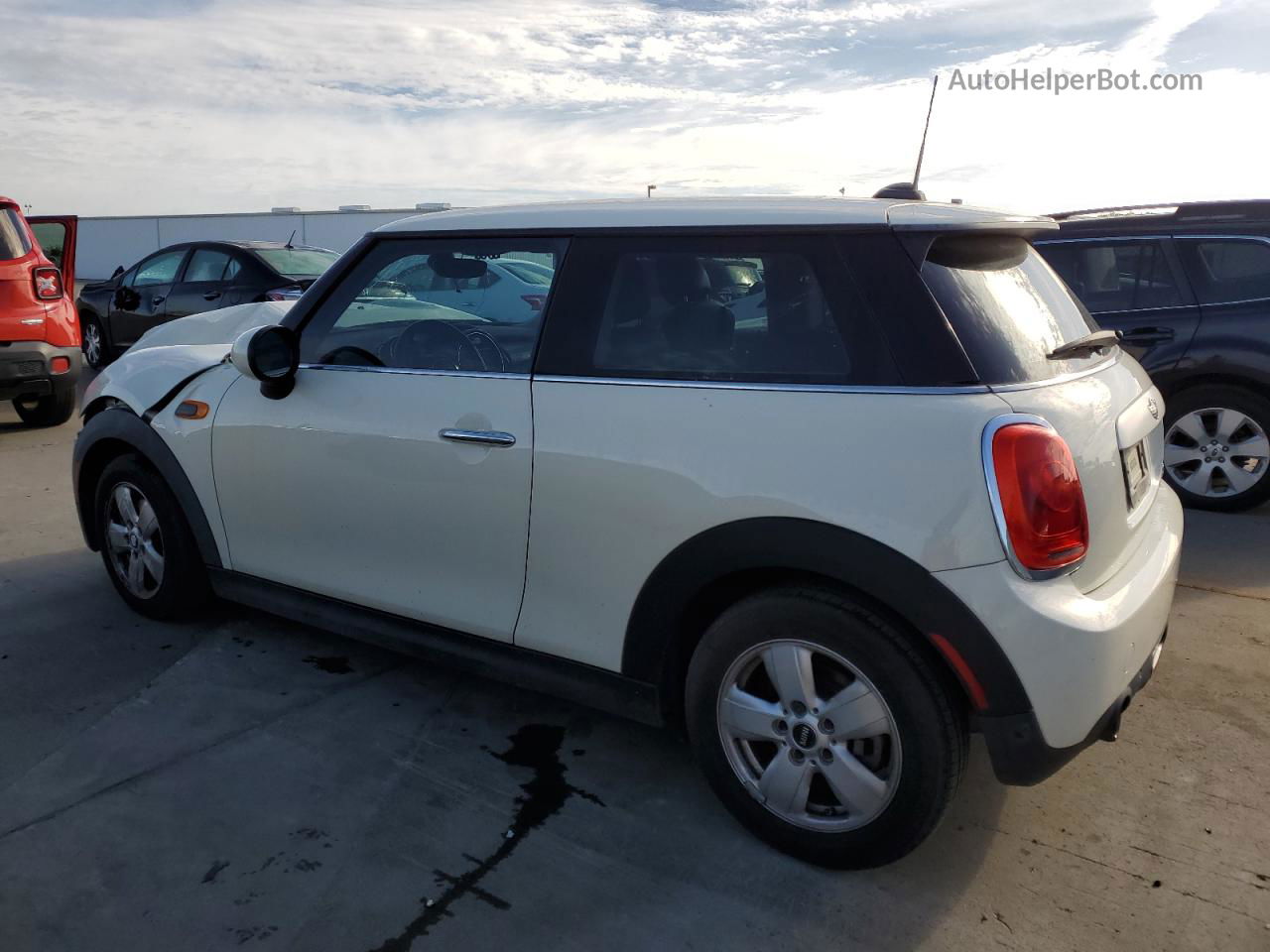 2015 Mini Cooper  White vin: WMWXM5C56F3A56541