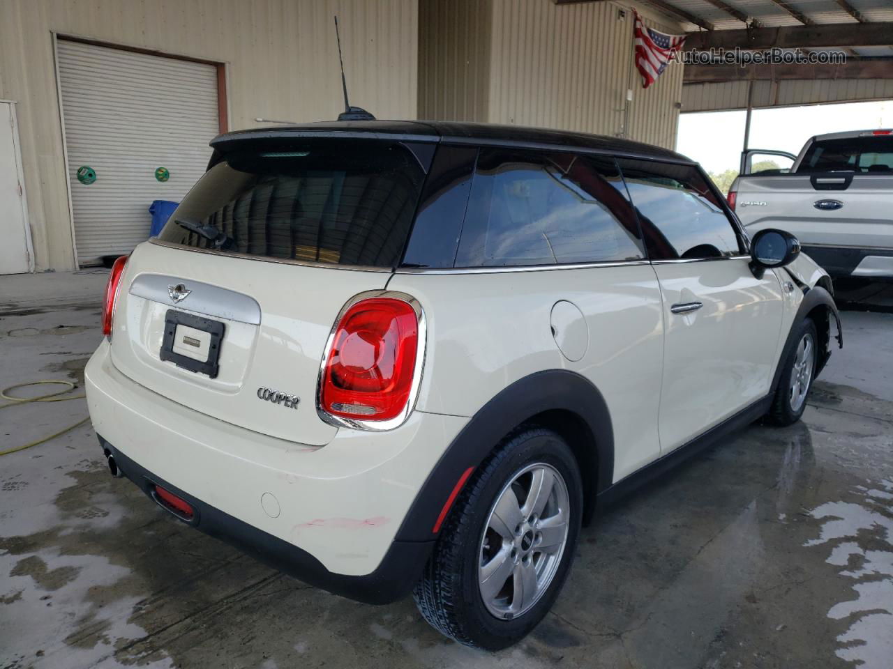 2015 Mini Cooper  White vin: WMWXM5C56FT940234