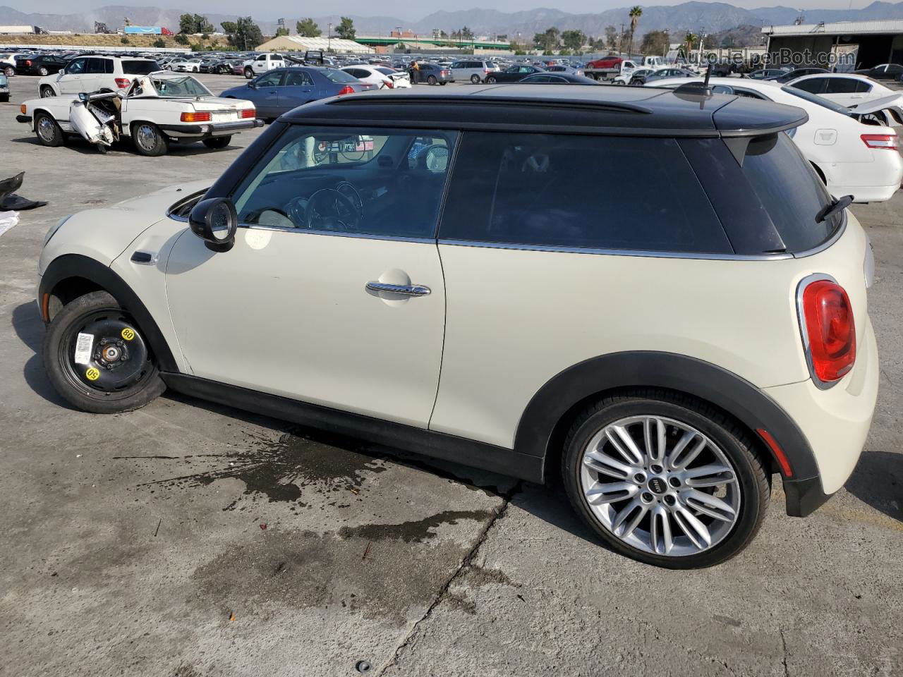 2015 Mini Cooper  White vin: WMWXM5C57FT937231