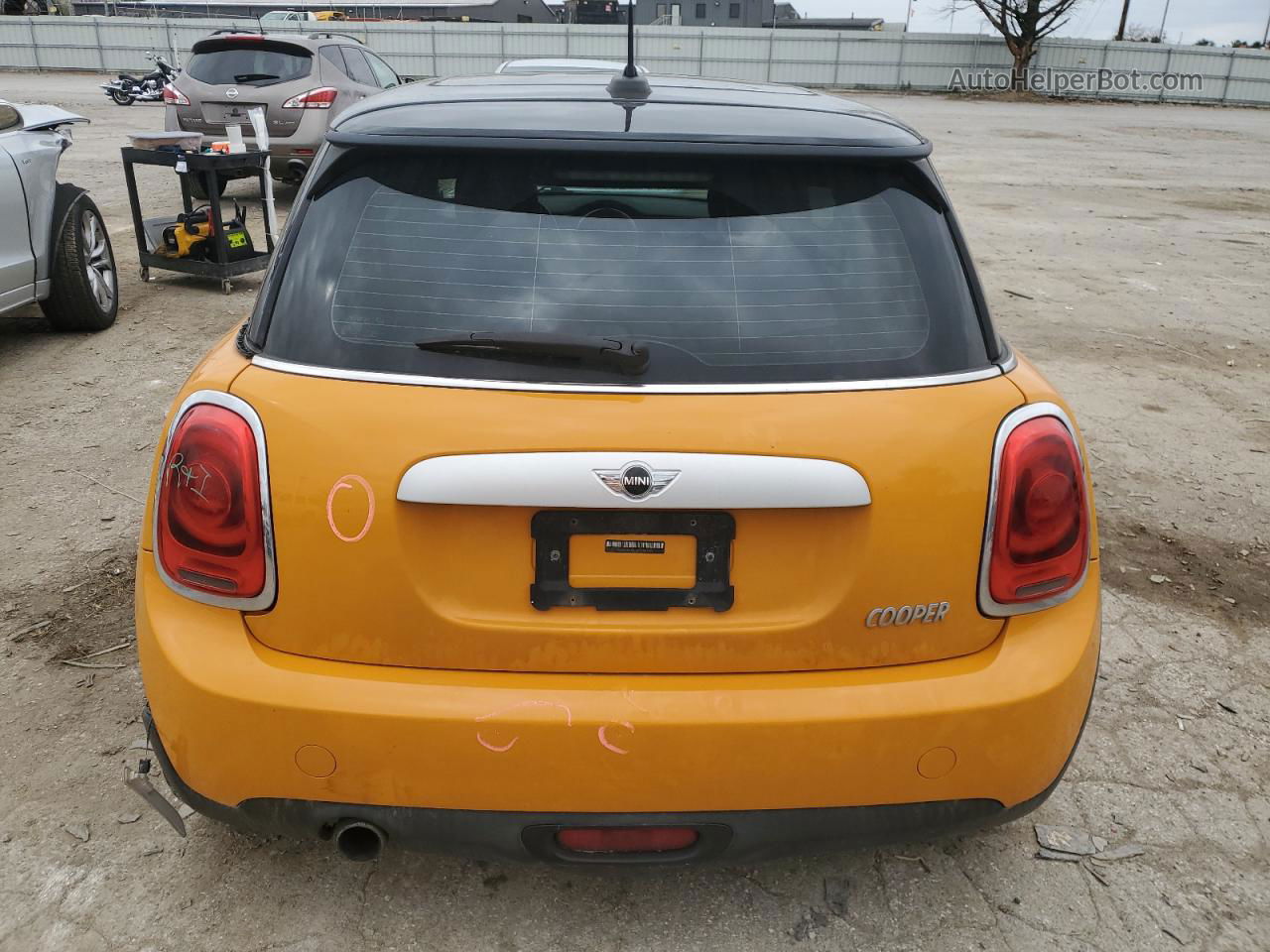 2015 Mini Cooper  Orange vin: WMWXM5C5XFT938213