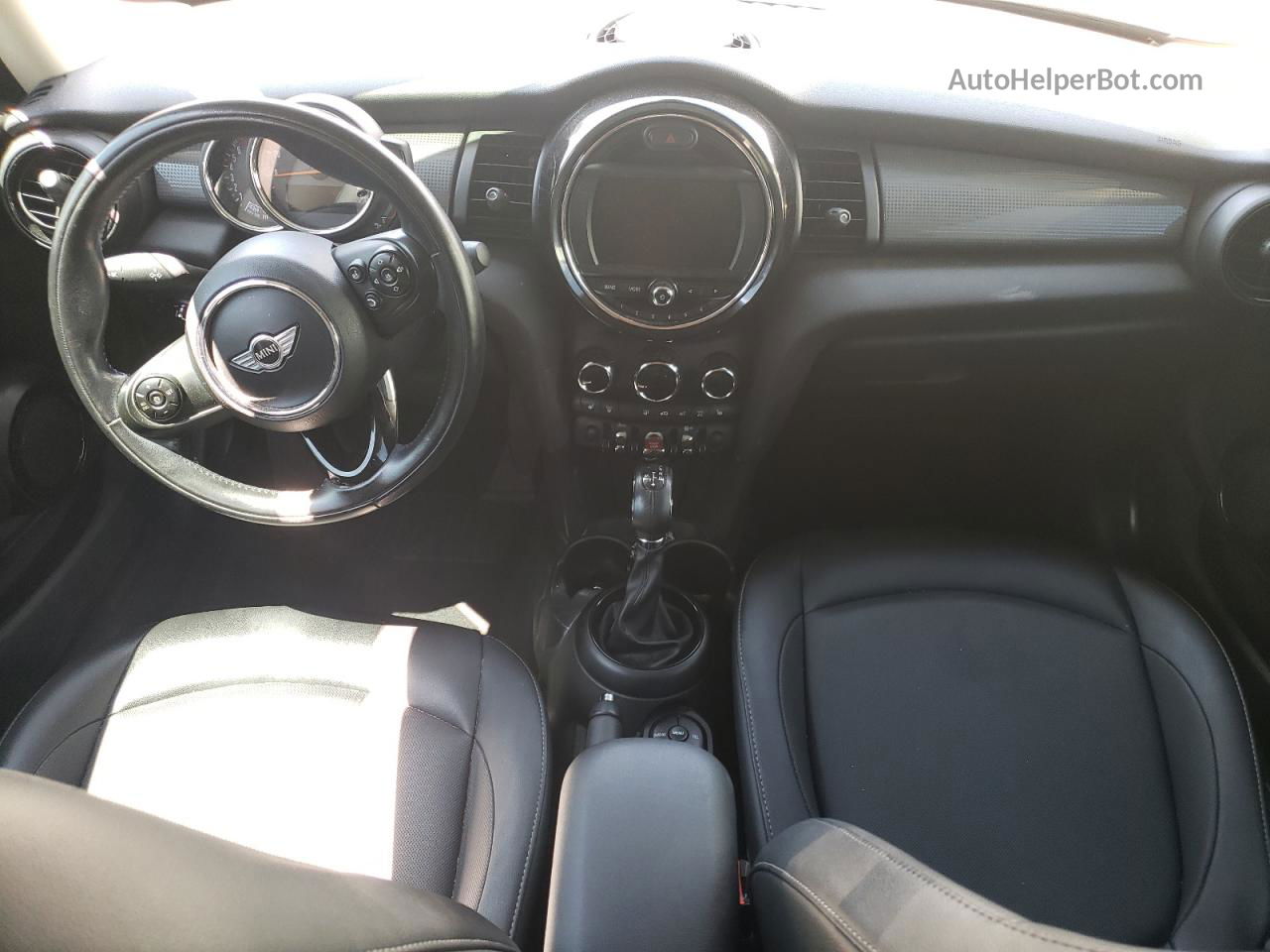 2018 Mini Cooper  Зеленый vin: WMWXP5C50J2G61998