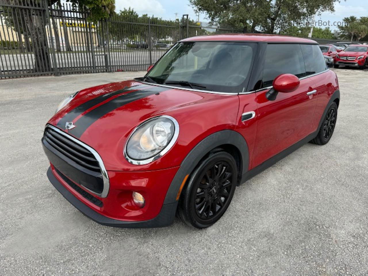 2018 Mini Cooper  Red vin: WMWXP5C50J2G63900