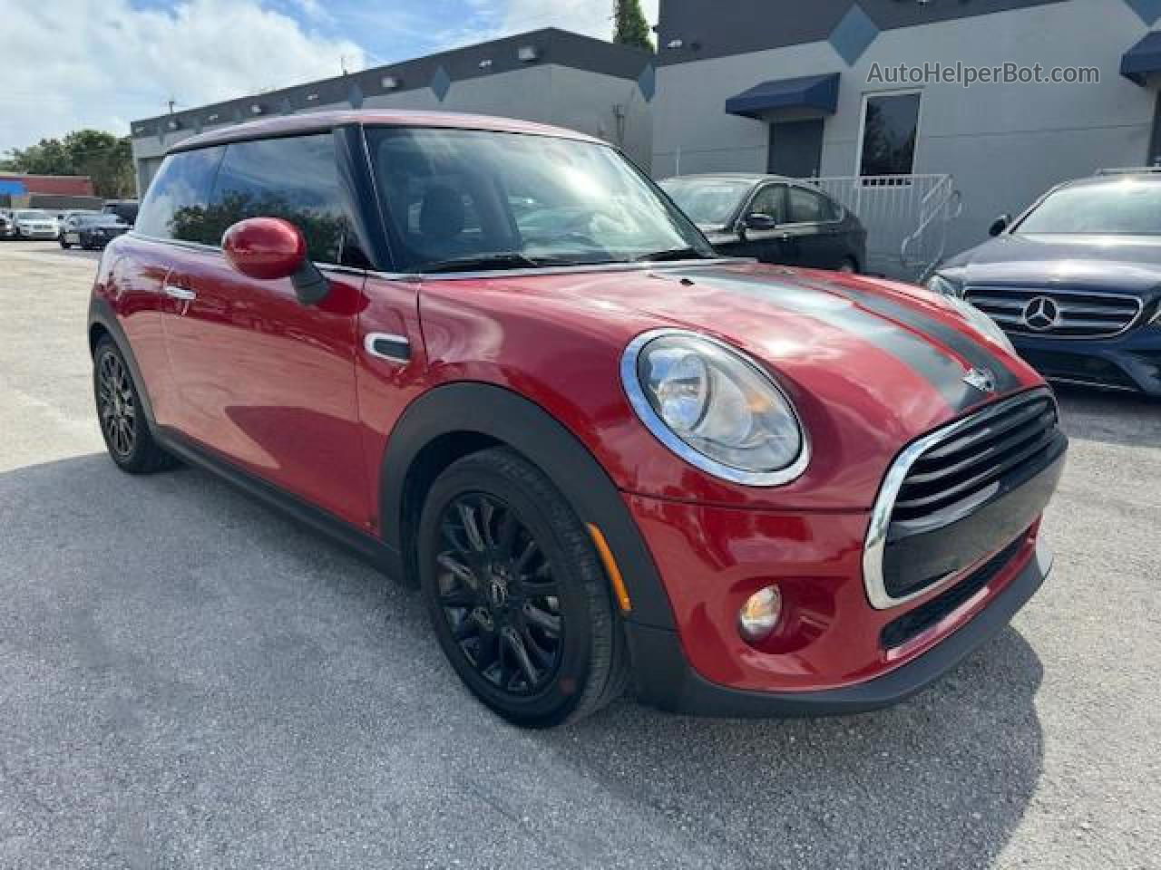 2018 Mini Cooper  Red vin: WMWXP5C50J2G63900