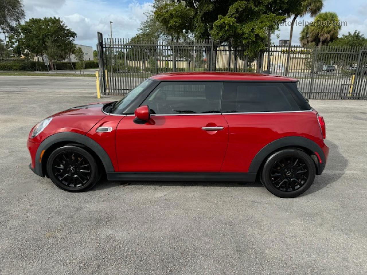 2018 Mini Cooper  Red vin: WMWXP5C50J2G63900