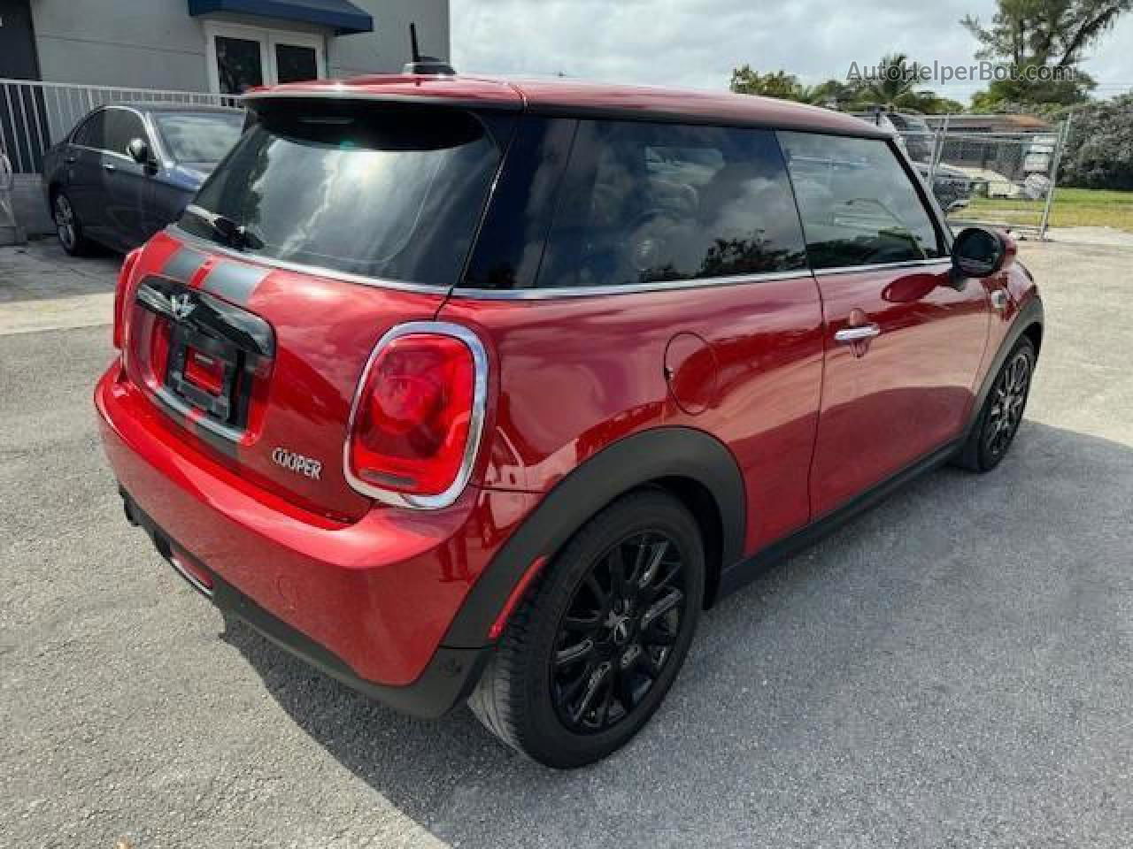 2018 Mini Cooper  Red vin: WMWXP5C50J2G63900