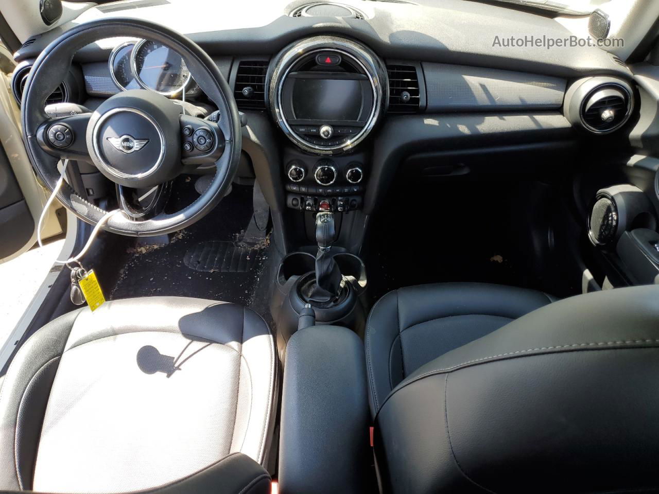 2018 Mini Cooper  White vin: WMWXP5C57J2G61643