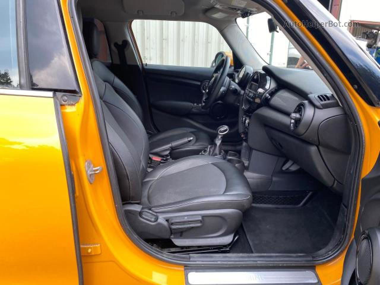 2015 Mini Cooper  Orange vin: WMWXS5C58FT828458