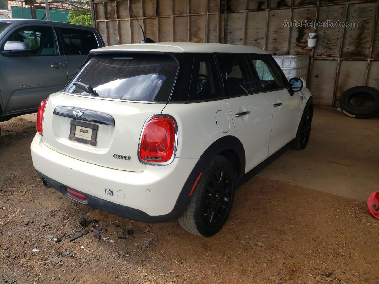2018 Mini Cooper  White vin: WMWXU1C52J2F80695