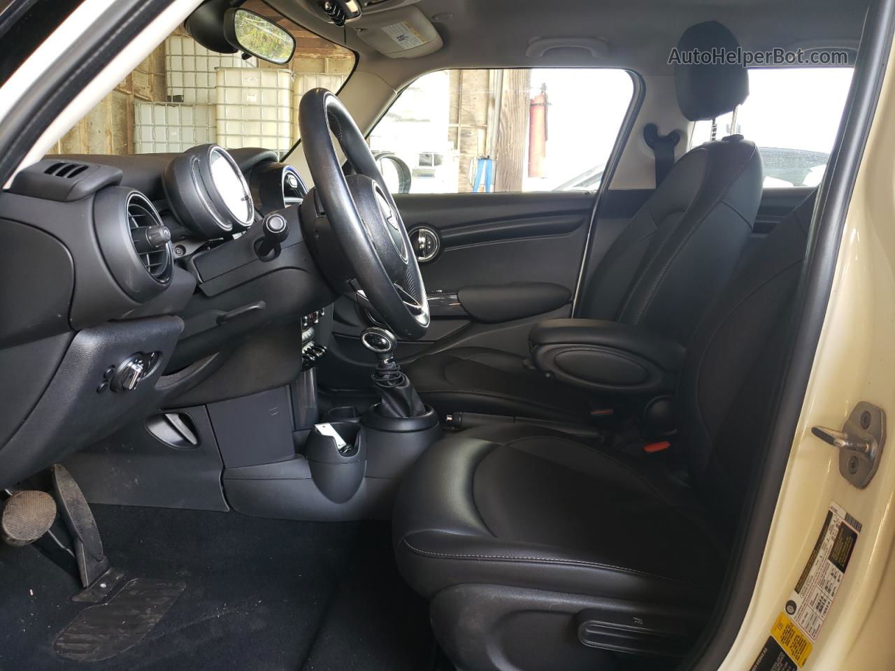 2018 Mini Cooper  White vin: WMWXU1C52J2F80695