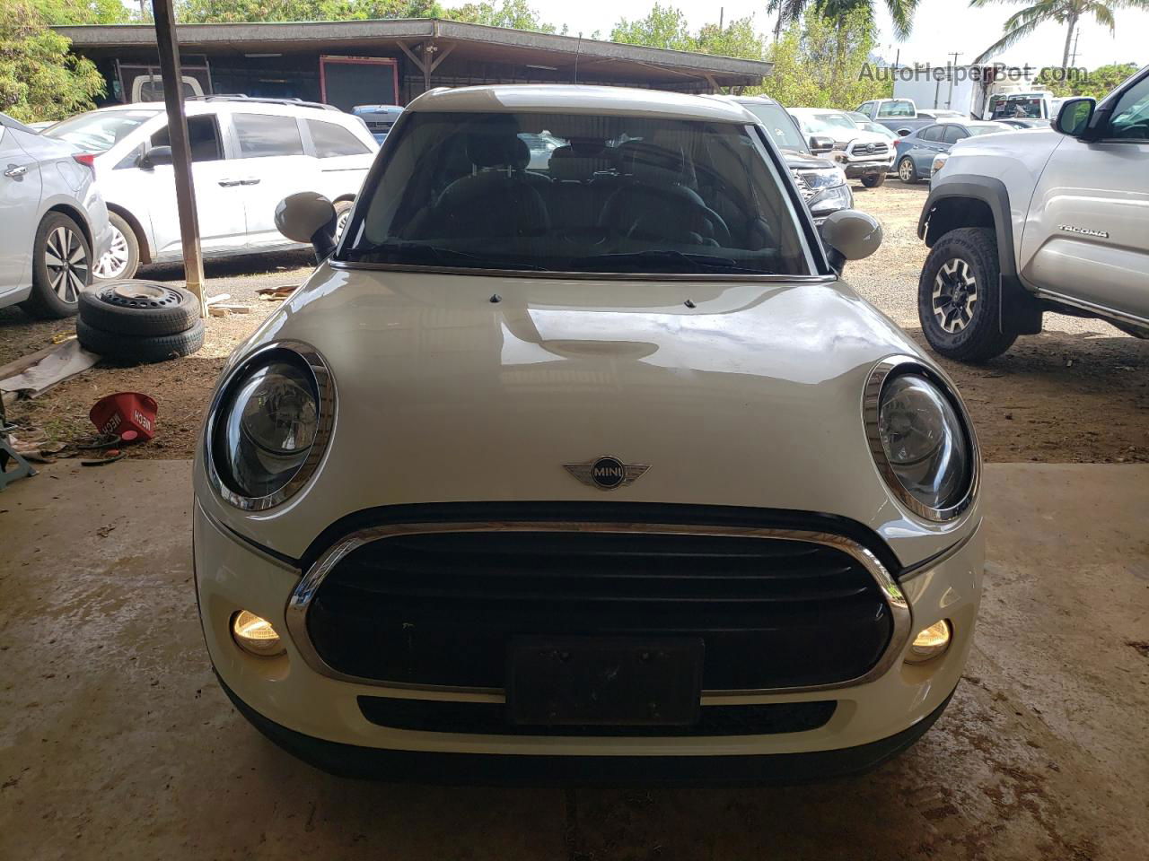 2018 Mini Cooper  White vin: WMWXU1C52J2F80695