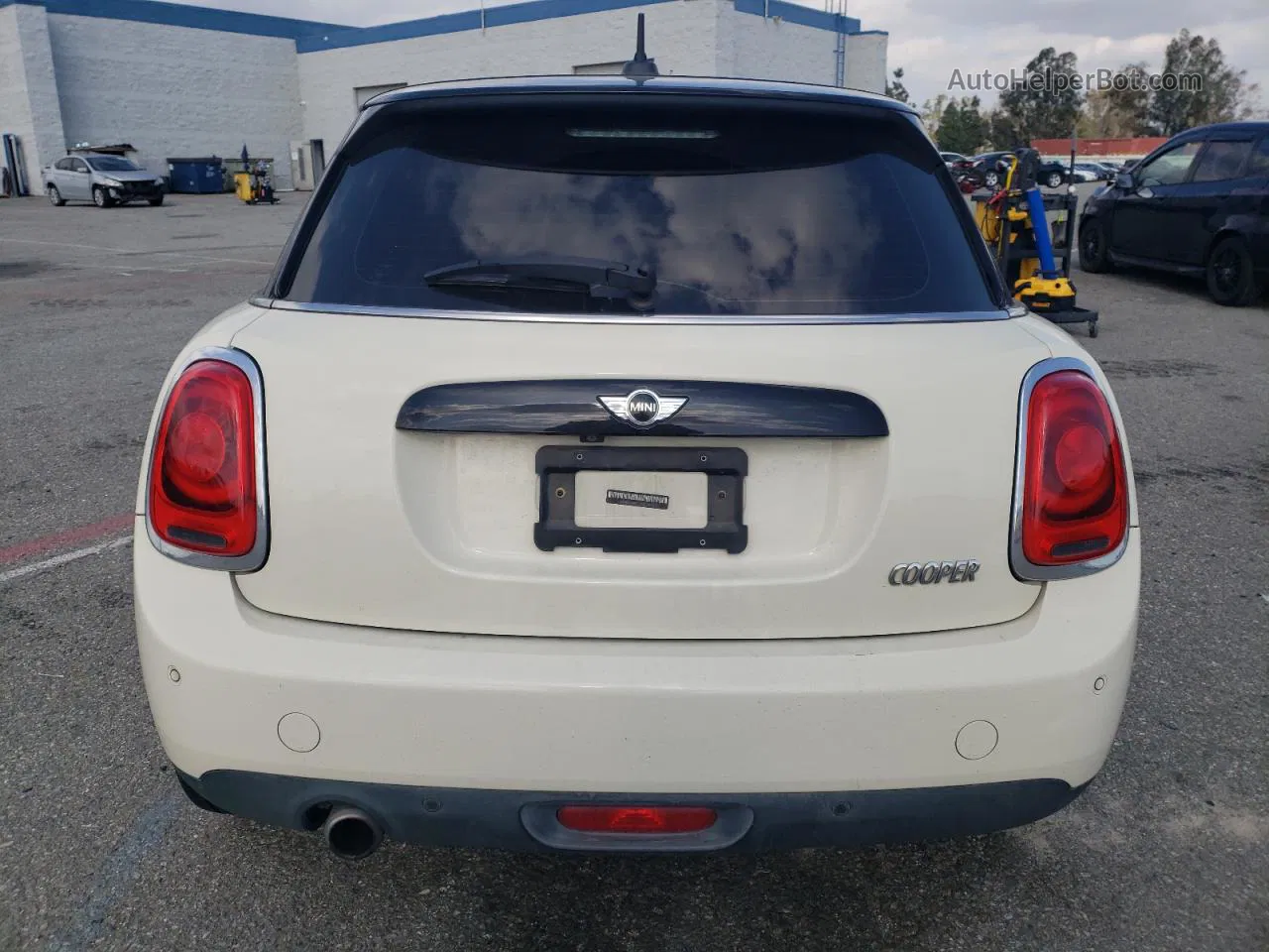 2018 Mini Cooper  Cream vin: WMWXU1C57J2F81079