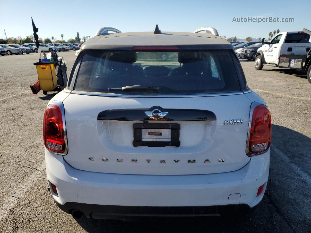 2018 Mini Cooper Countryman White vin: WMZYS7C30J3E09100