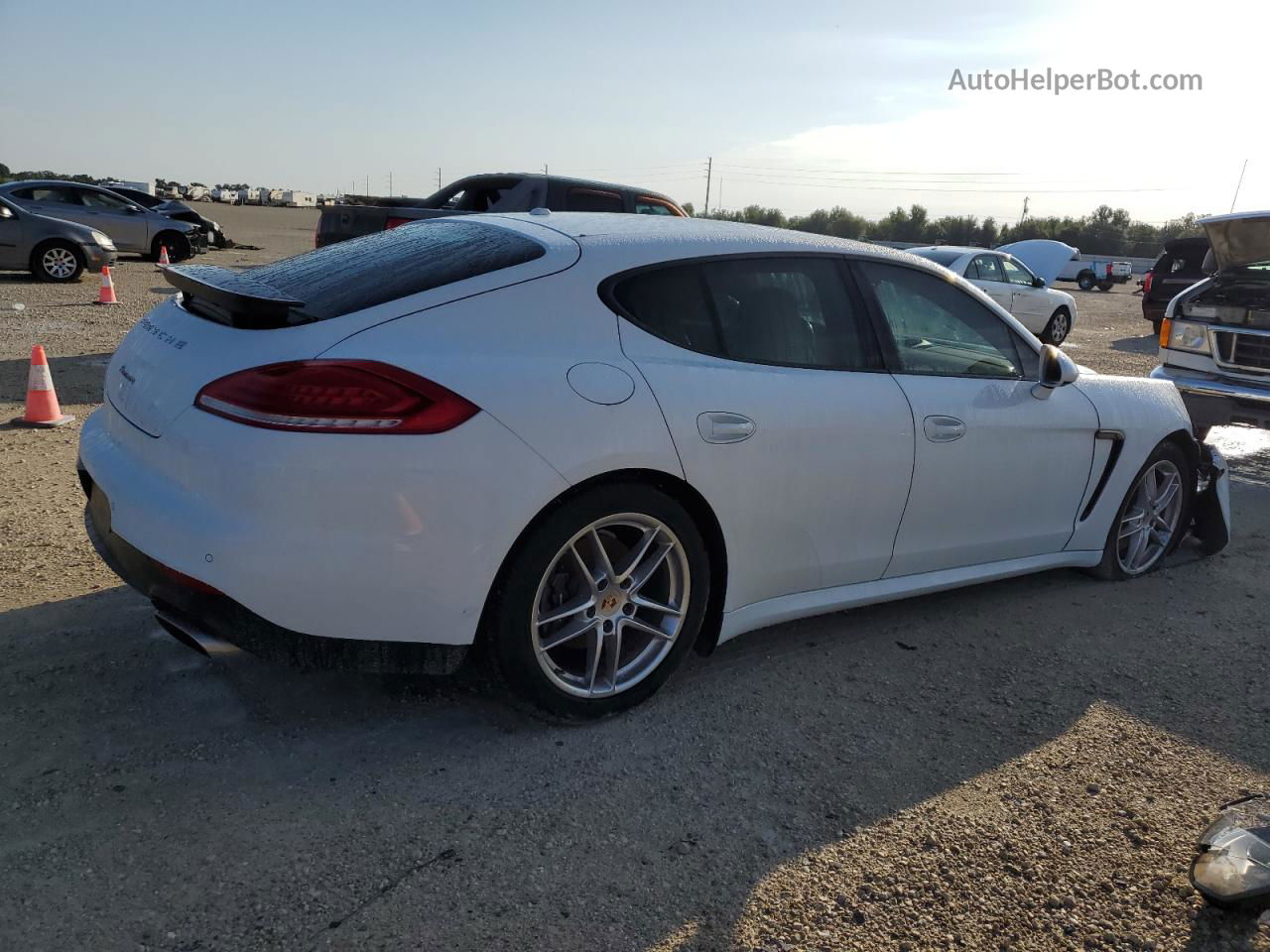 2014 Porsche Panamera 2 White vin: WP0AA2A70EL005651