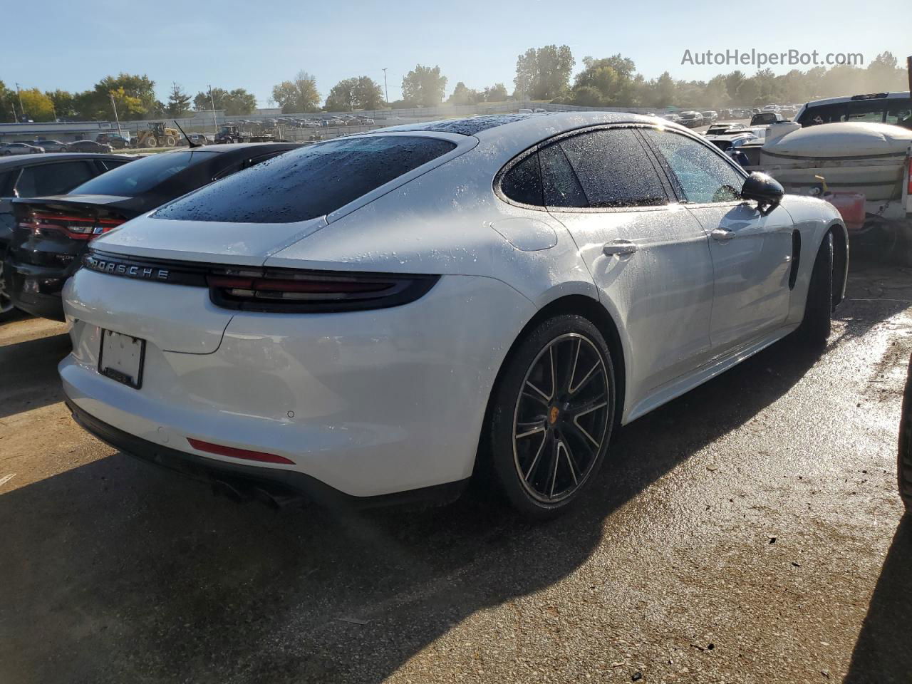 2018 Porsche Panamera 4 White vin: WP0AA2A75JL100829