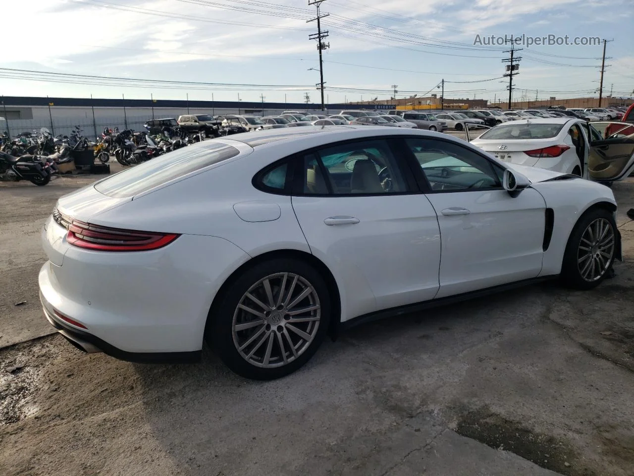 2018 Porsche Panamera 4 Белый vin: WP0AA2A76JL104033