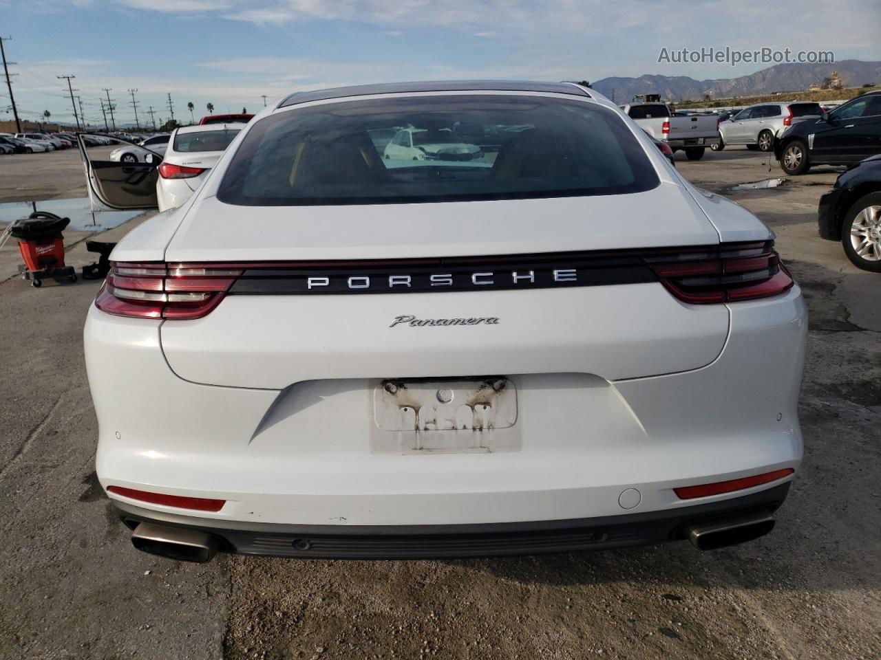 2018 Porsche Panamera 4 White vin: WP0AA2A76JL104033