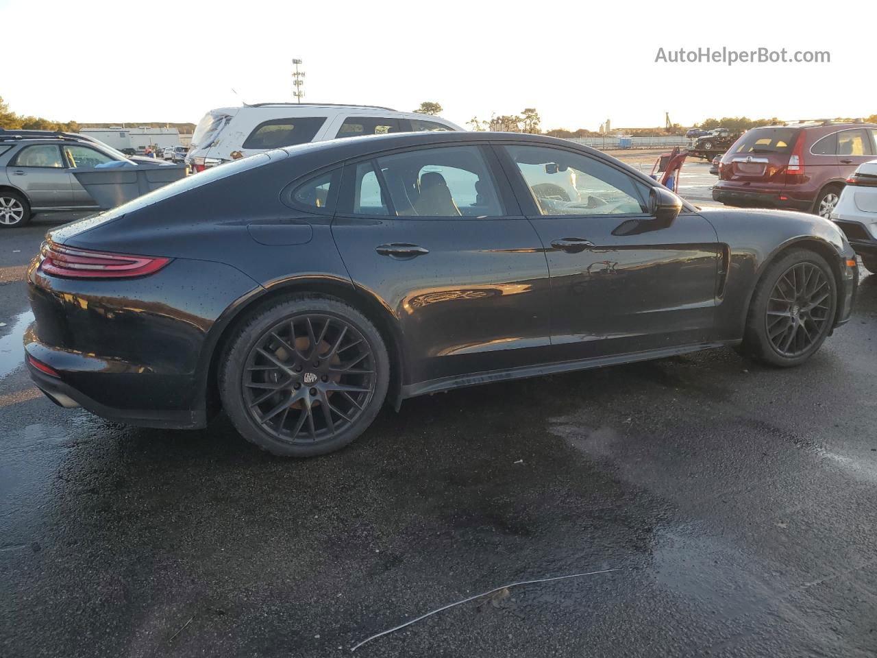 2018 Porsche Panamera 4 Черный vin: WP0AA2A76JL114366