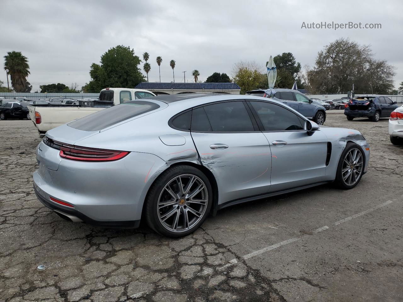 2018 Porsche Panamera 4 Silver vin: WP0AA2A78JL113803