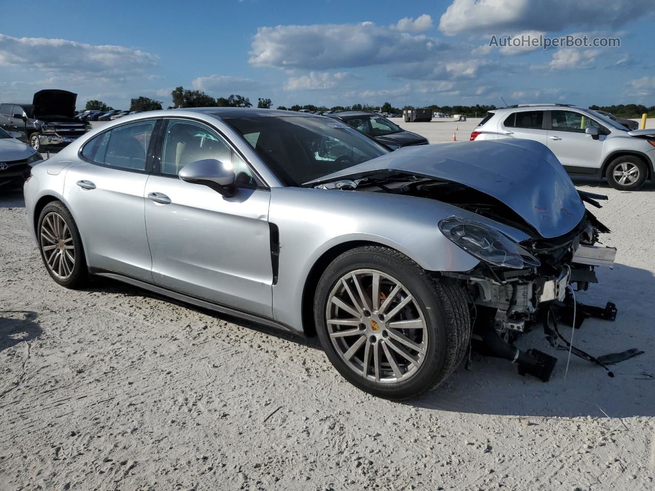 2018 Porsche Panamera 4 Silver vin: WP0AA2A79JL105371