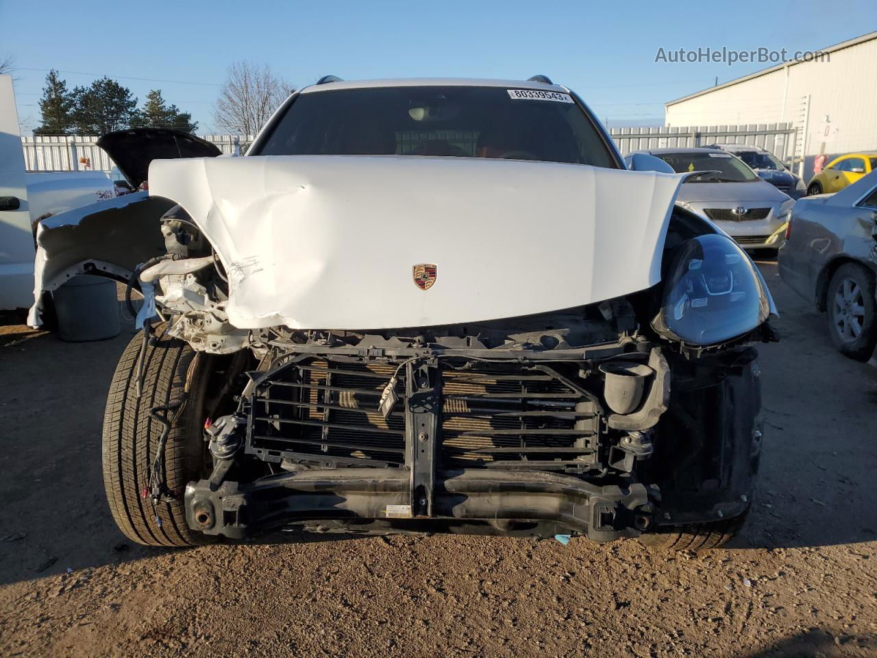 2018 Porsche Cayenne  White vin: WP1AA2A20JKA01473