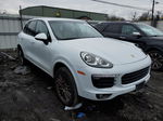 2018 Porsche Cayenne  White vin: WP1AA2A20JKA05944