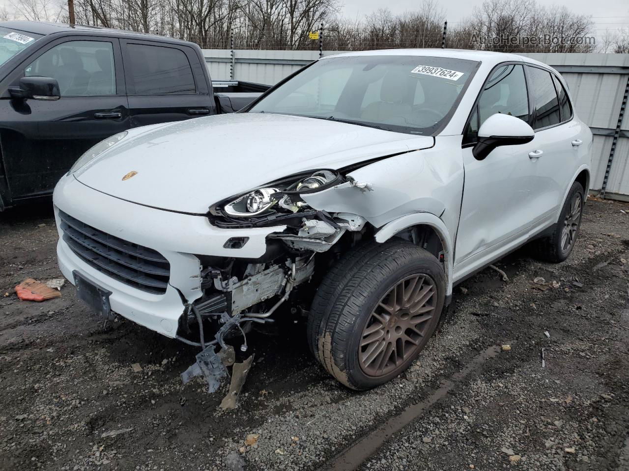 2018 Porsche Cayenne  White vin: WP1AA2A20JKA05944