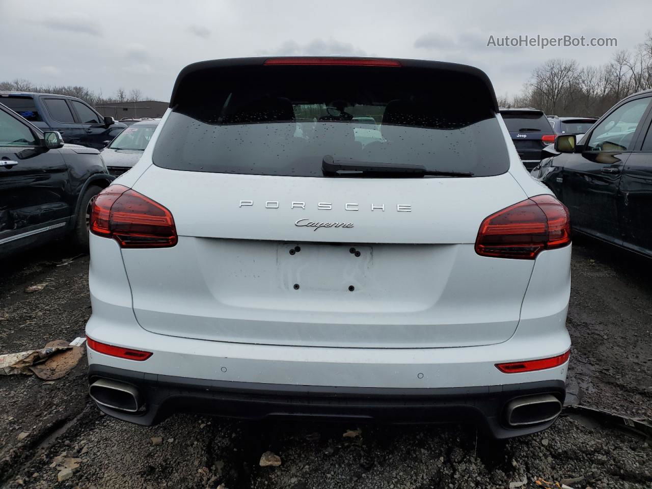 2018 Porsche Cayenne  White vin: WP1AA2A20JKA05944