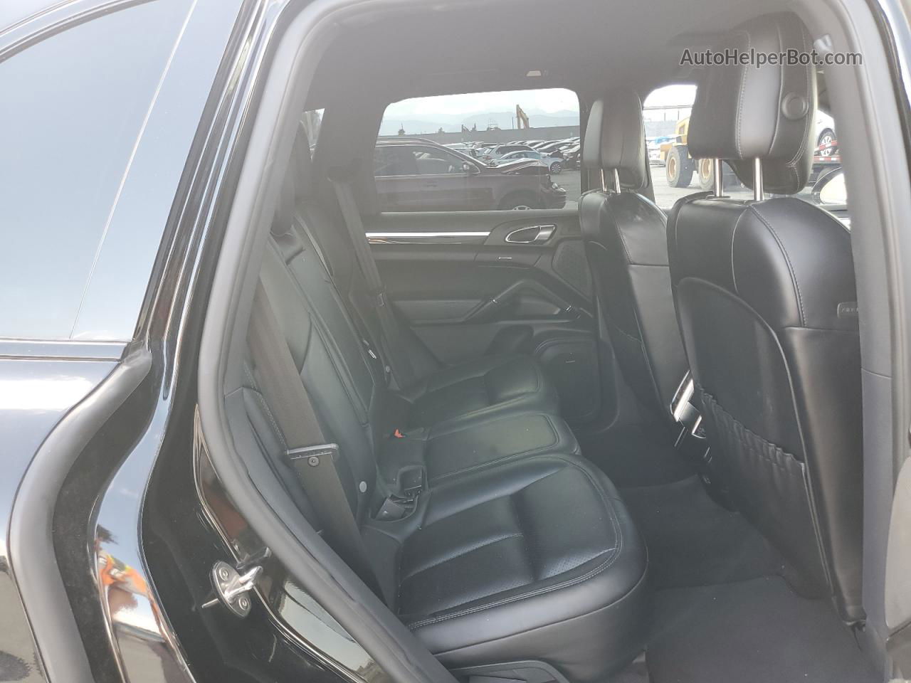 2018 Porsche Cayenne  Black vin: WP1AA2A20JKA07130