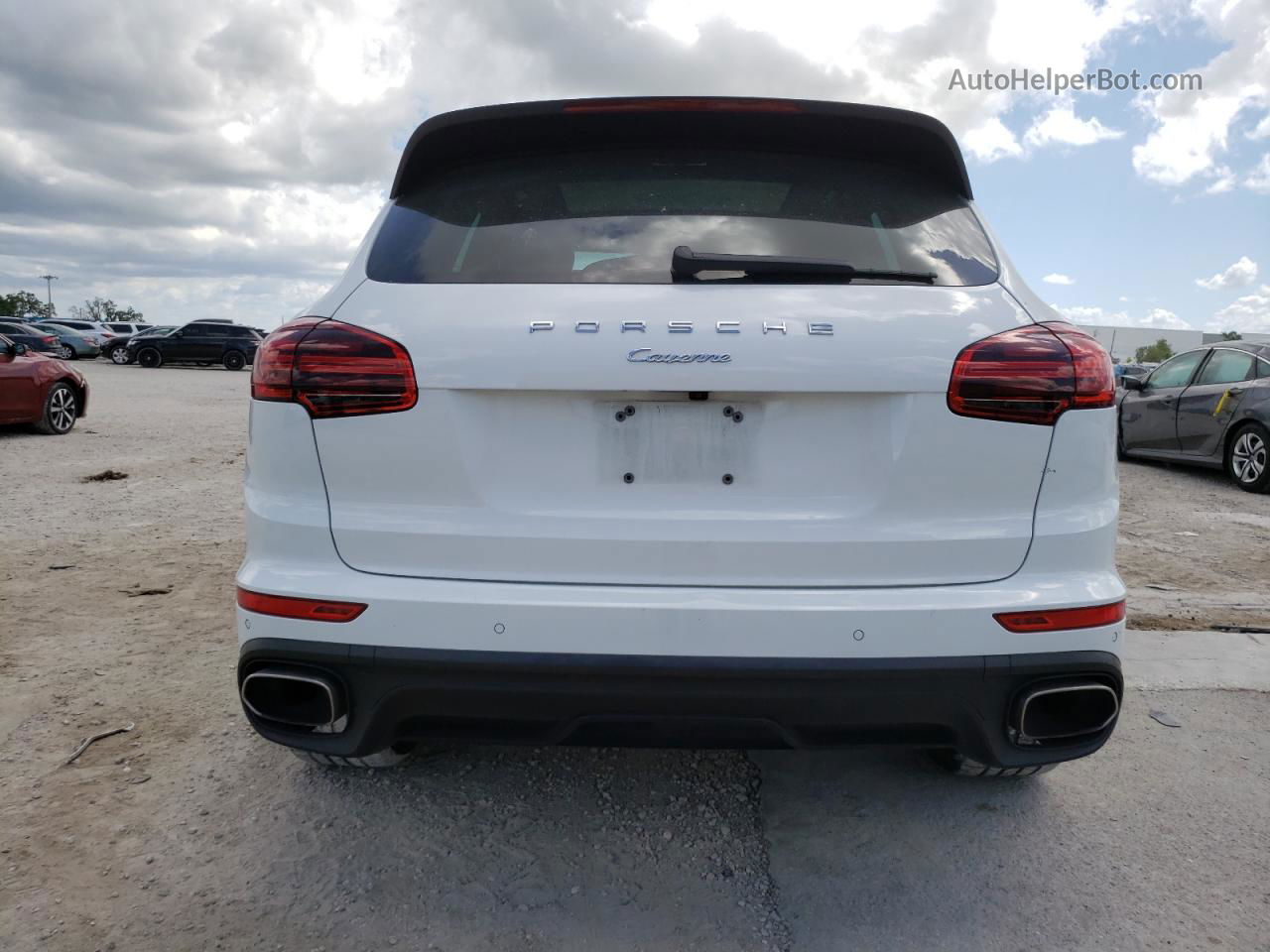 2018 Porsche Cayenne  White vin: WP1AA2A21JKA01630