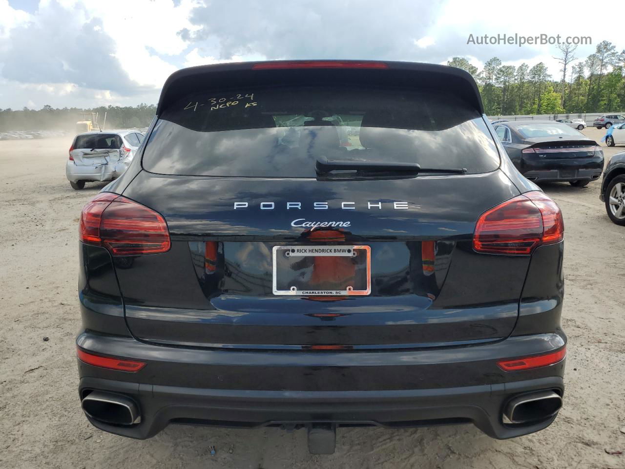 2018 Porsche Cayenne  Black vin: WP1AA2A22JKA06545