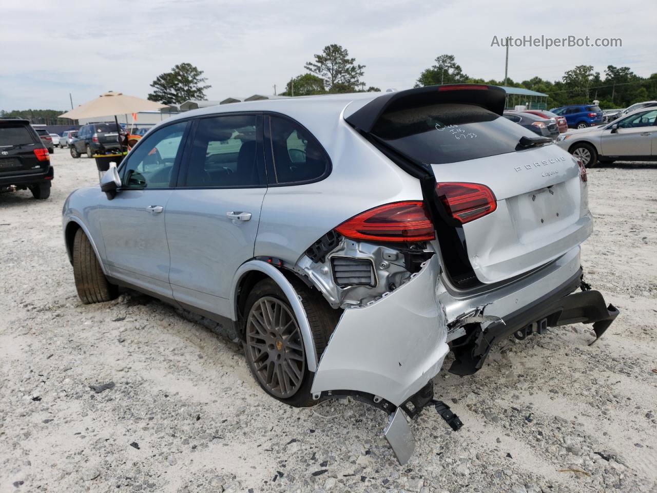 2018 Porsche Cayenne  Silver vin: WP1AA2A23JKA00625