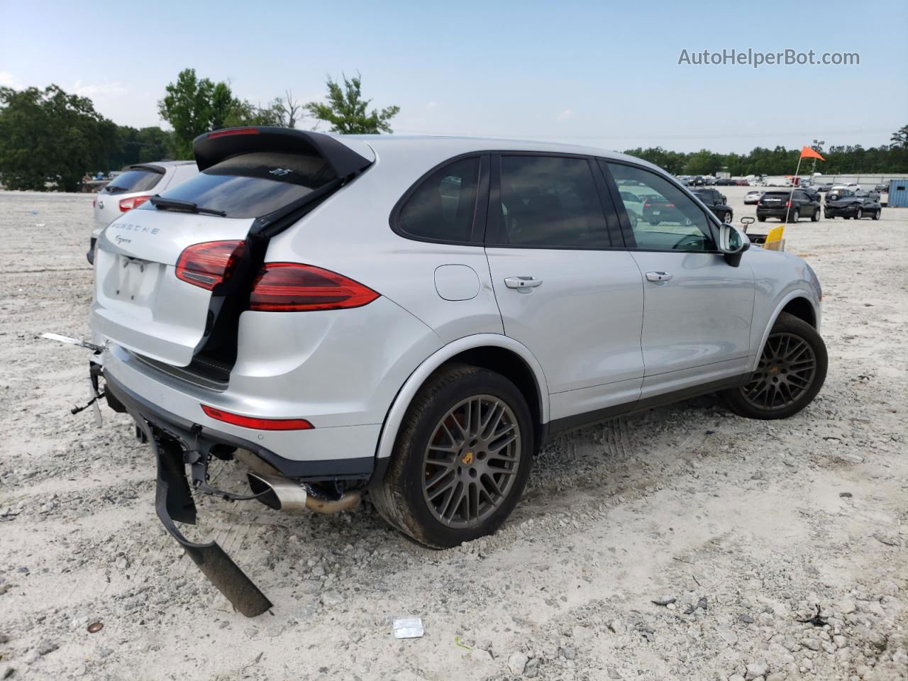 2018 Porsche Cayenne  Silver vin: WP1AA2A23JKA00625