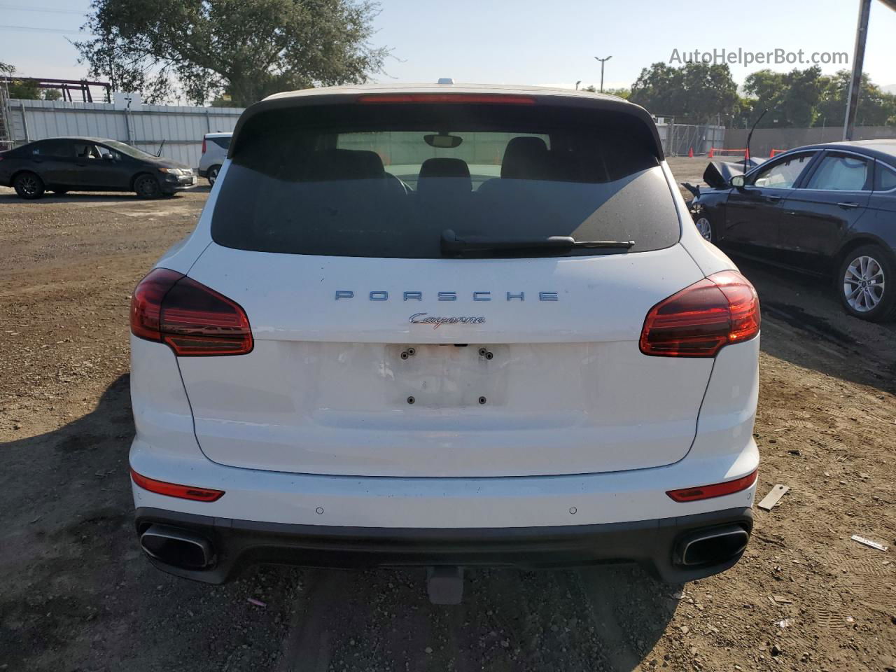 2018 Porsche Cayenne  White vin: WP1AA2A23JKA07249