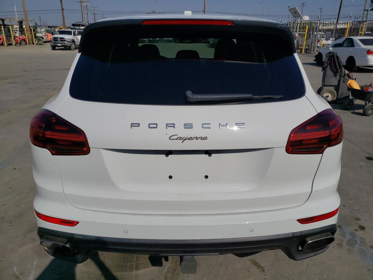 2018 Porsche Cayenne  White vin: WP1AA2A23JKA07249