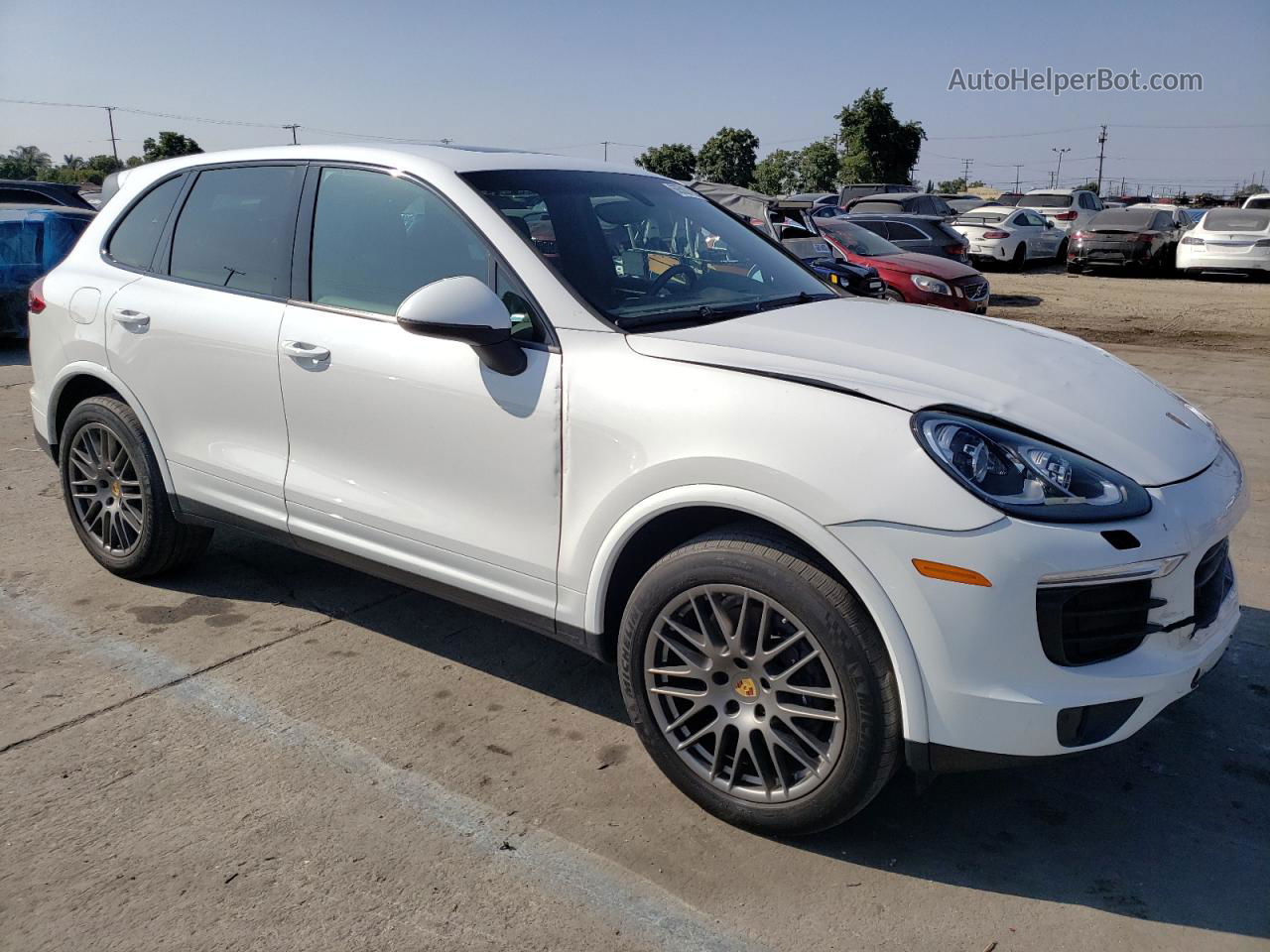 2018 Porsche Cayenne  White vin: WP1AA2A23JKA07249