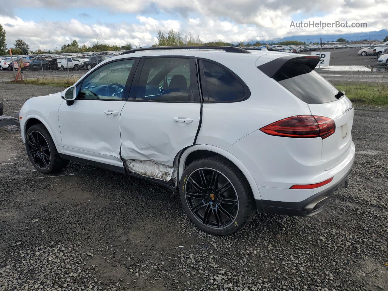 2018 Porsche Cayenne  White vin: WP1AA2A24JKA02447