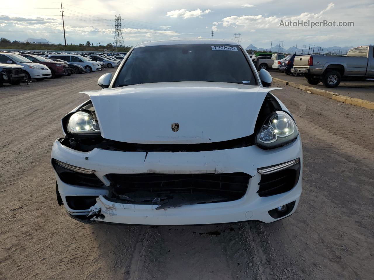 2018 Porsche Cayenne  White vin: WP1AA2A25JKA01386