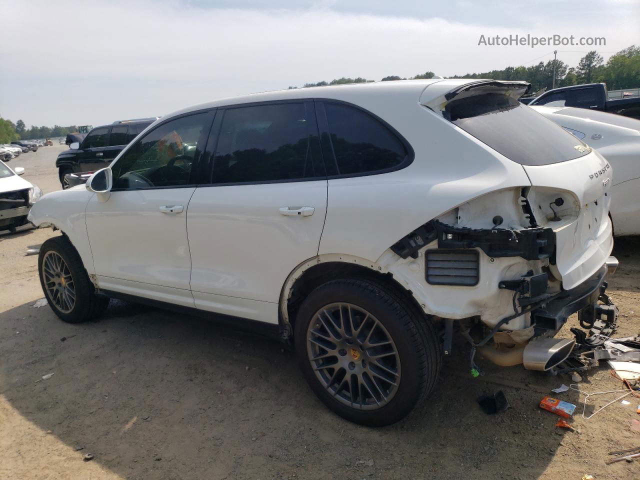 2018 Porsche Cayenne  White vin: WP1AA2A25JKA01629