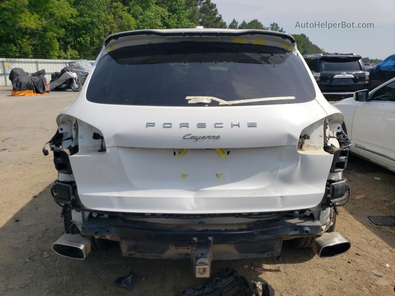 2018 Porsche Cayenne  White vin: WP1AA2A25JKA01629